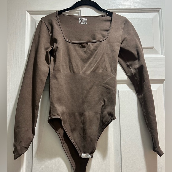 OQQ - ribbed square neck bodysuit NWOT - Size M - Picture 2 of 3